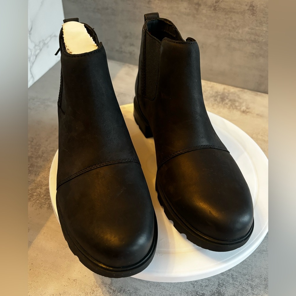 Sorel Emelie lll Women’s Waterproof Black Leather Chelsea Bootie. Size 7